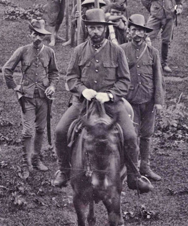 Alex Hoog te paard tijdens de 7e Bali-expeditie (1906)